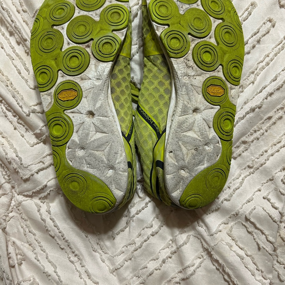 New Balance Minimus Zero - Yellow and Black Athletic Shoes - Picture 4 of 4